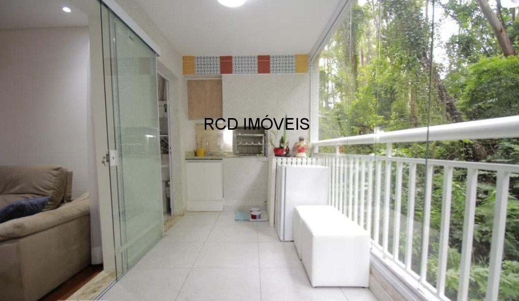 Apartamento localizado ao lado do metrô Vila Sônia, com 82 metros e 1 vaga de garagem