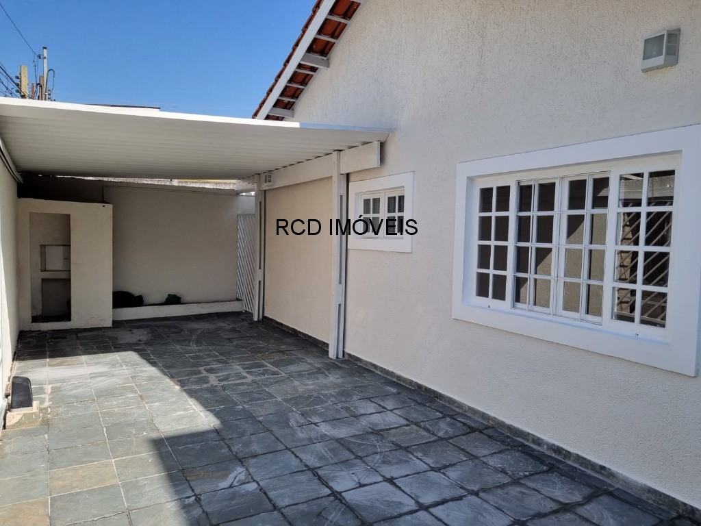 Linda Casa Térrea Isolada com 3 Dormitórios ao lado do Metro Vila Sônia