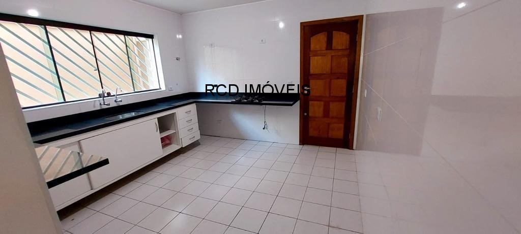 Sobrado Espaçoso com Três Dormitórios na Vila Sônia