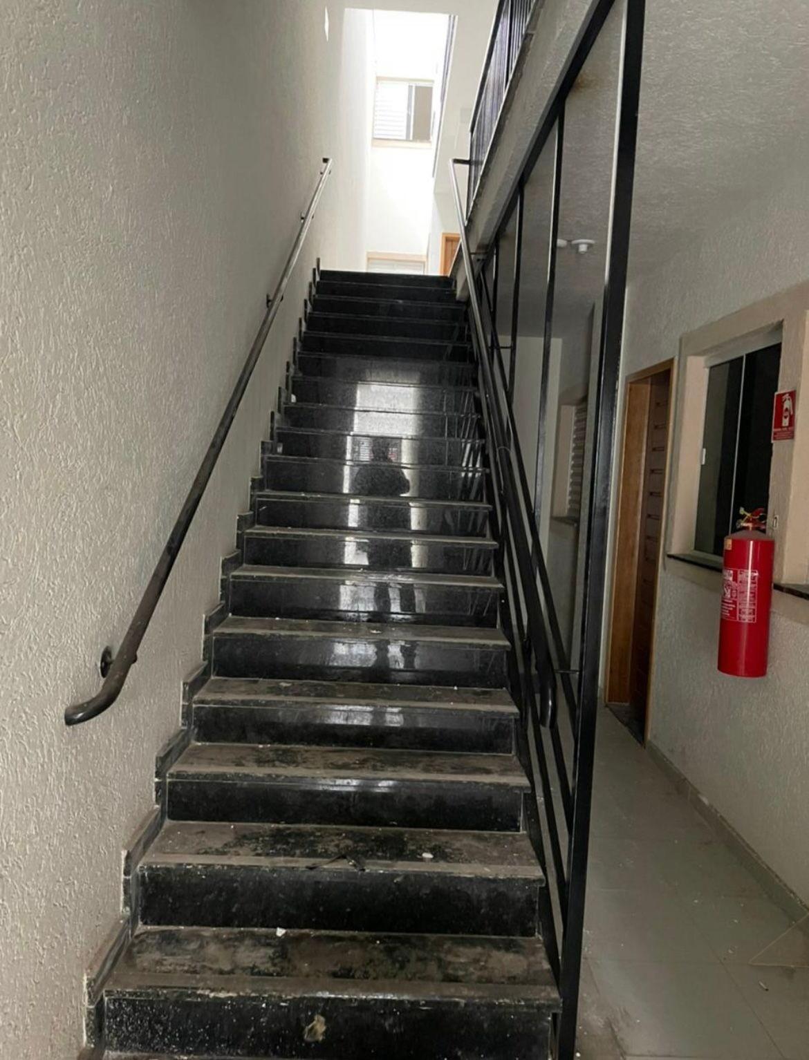 Apartamento 2 dormitórios vila Nhocuné