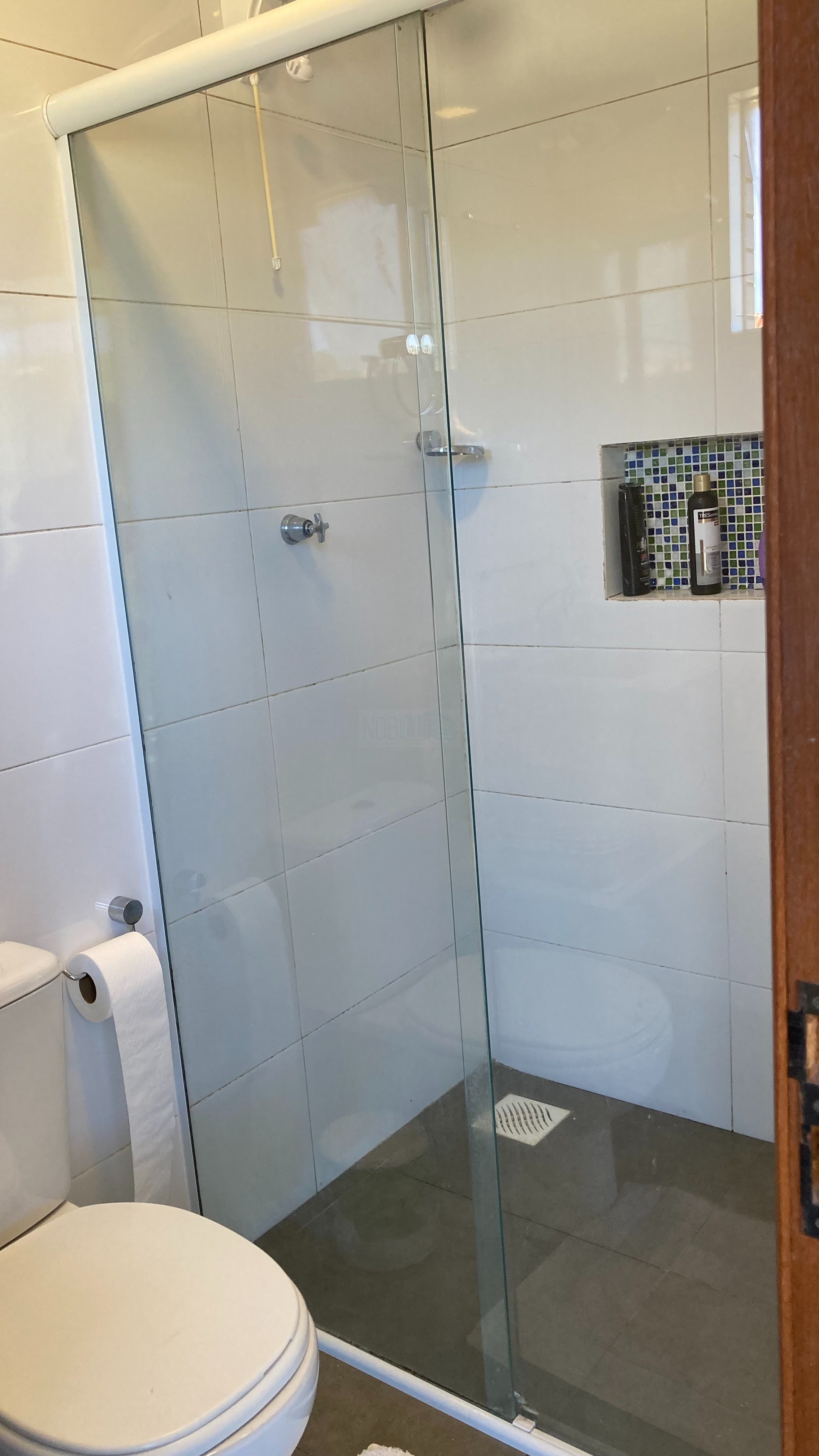 NOBILLE IMÓVEIS vende - Excelente casa a 700 metros da praia dos Ingleses
