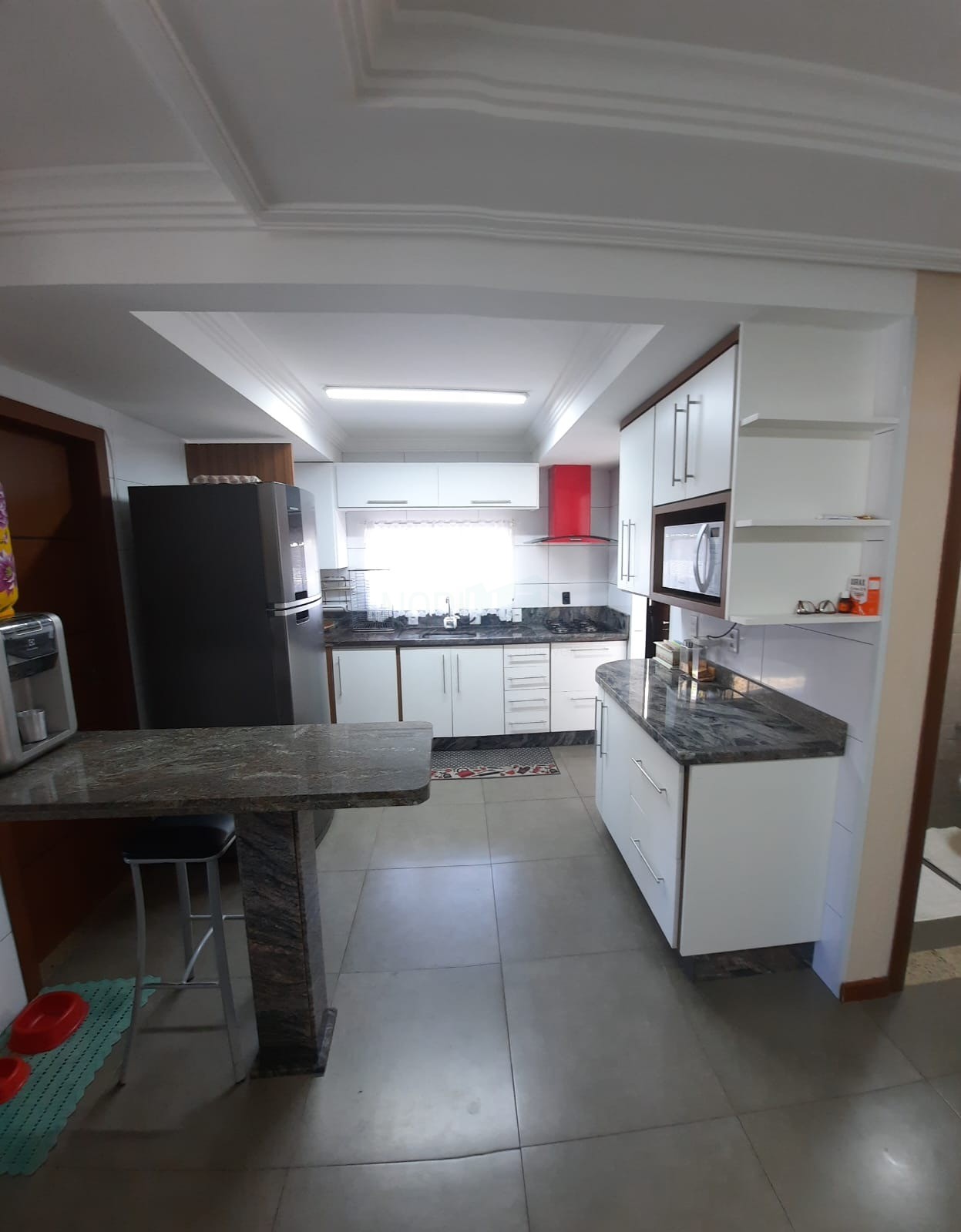 NOBILLE IMÓVEIS vende - Excelente casa a 700 metros da praia dos Ingleses
