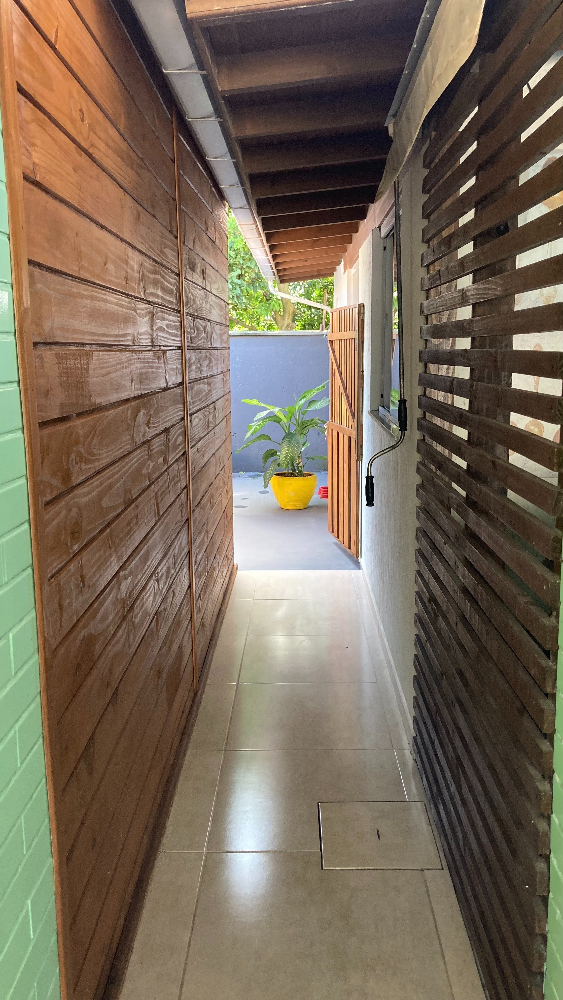 NOBILLE IMÓVEIS vende - Excelente casa a 700 metros da praia dos Ingleses