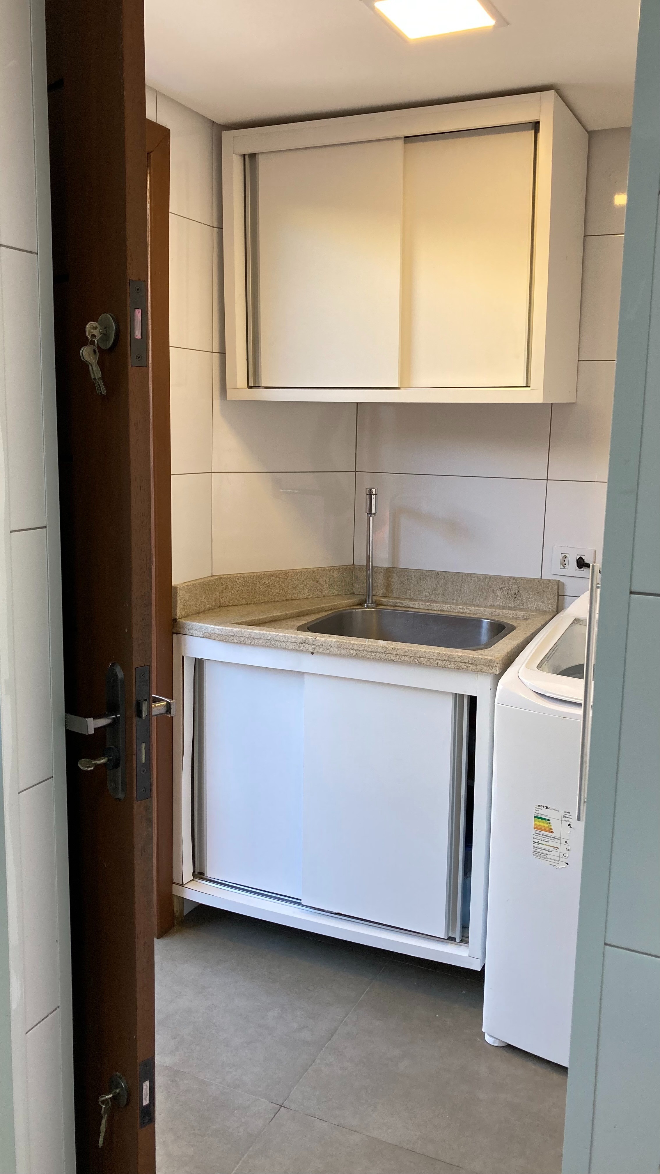 NOBILLE IMÓVEIS vende - Excelente casa a 700 metros da praia dos Ingleses