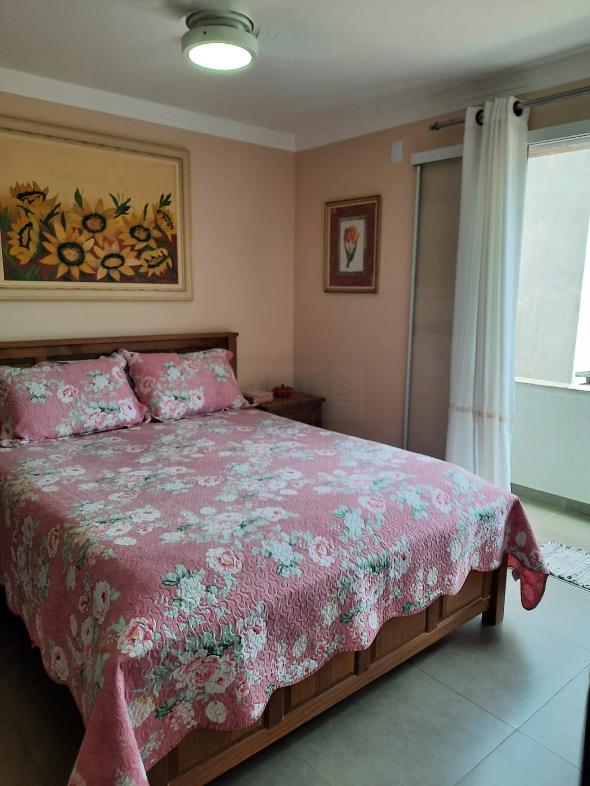 NOBILLE IMÓVEIS vende - Excelente casa a 700 metros da praia dos Ingleses