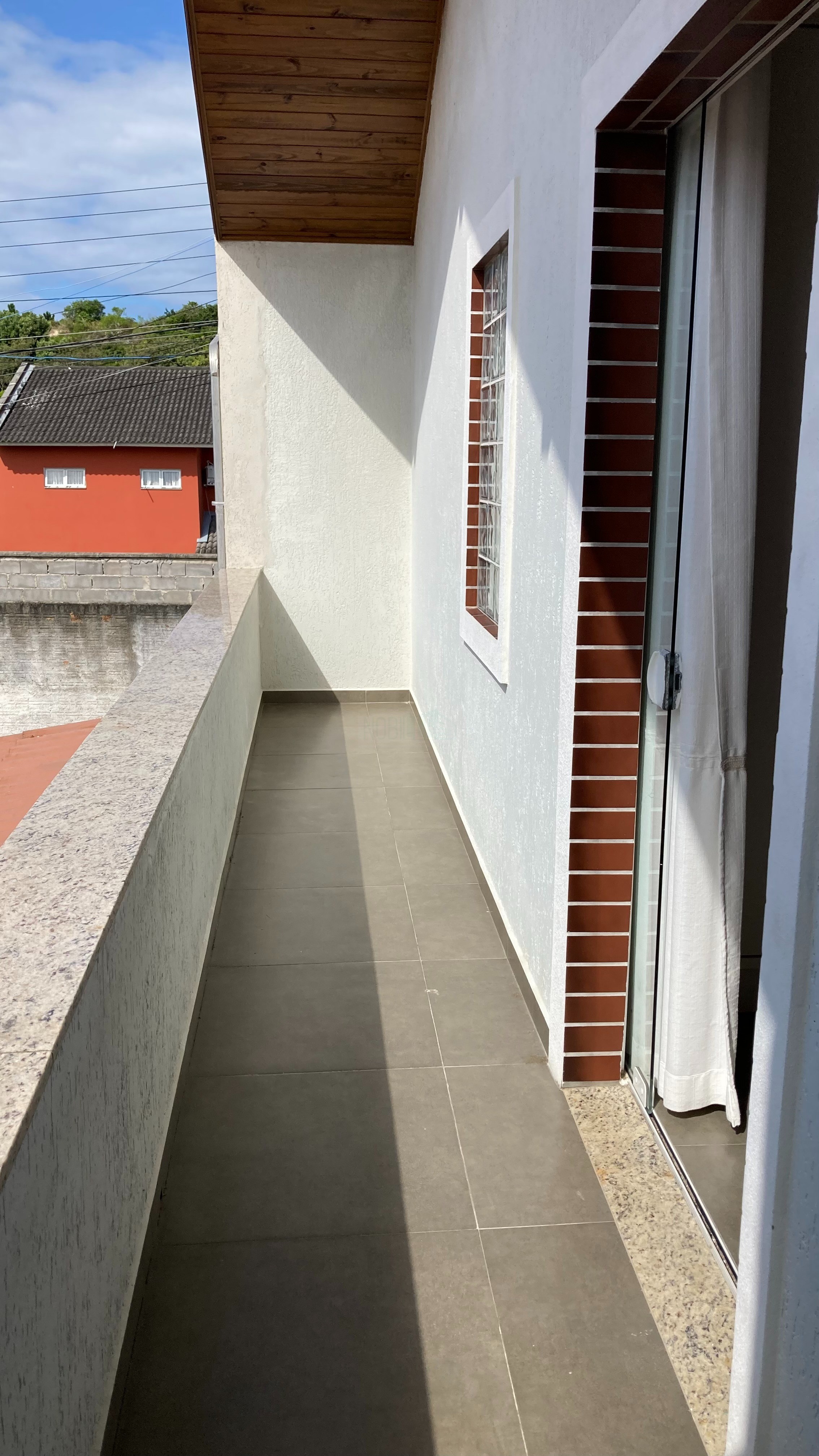NOBILLE IMÓVEIS vende - Excelente casa a 700 metros da praia dos Ingleses