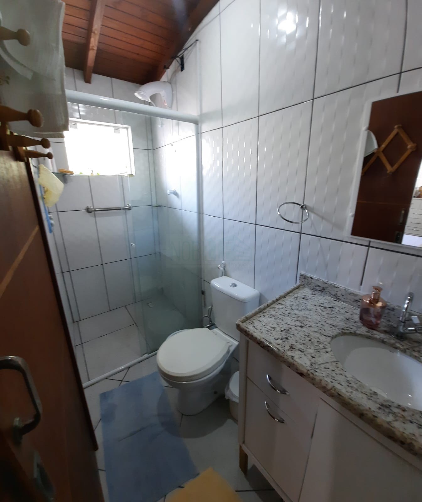 NOBILLE IMÓVEIS vende - Excelente casa a 700 metros da praia dos Ingleses
