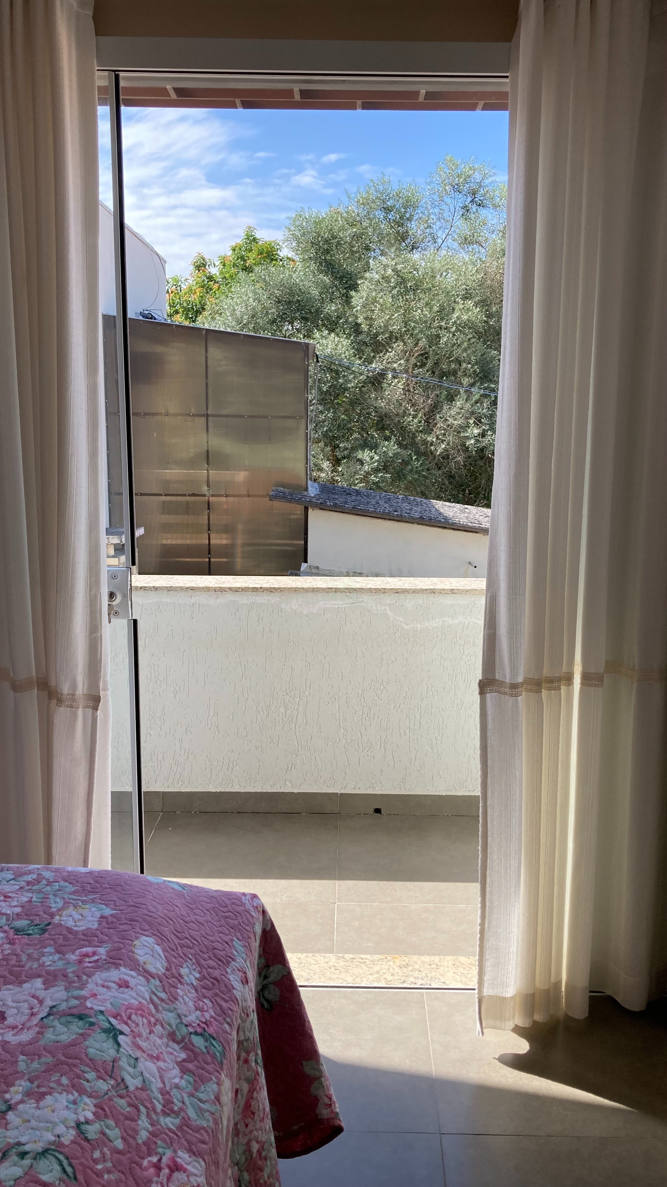 NOBILLE IMÓVEIS vende - Excelente casa a 700 metros da praia dos Ingleses