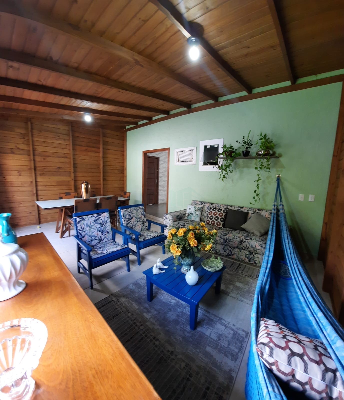 NOBILLE IMÓVEIS vende - Excelente casa a 700 metros da praia dos Ingleses