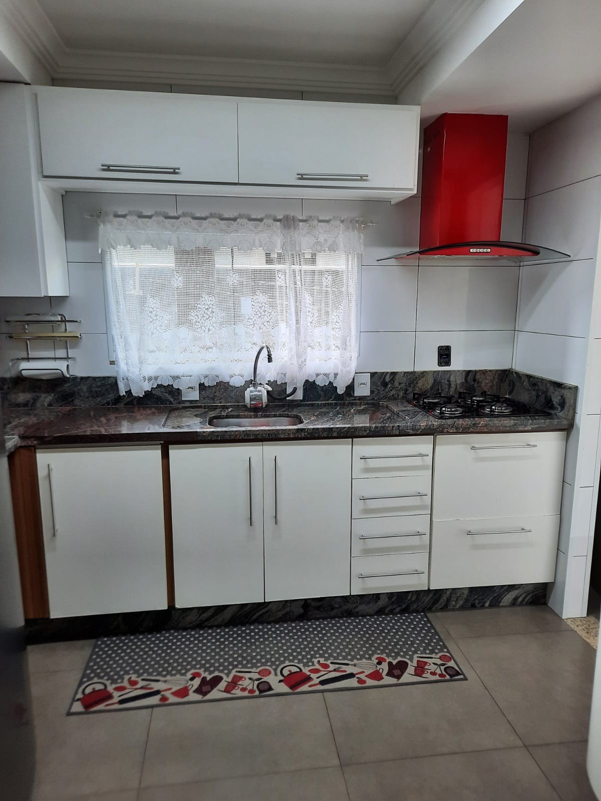NOBILLE IMÓVEIS vende - Excelente casa a 700 metros da praia dos Ingleses