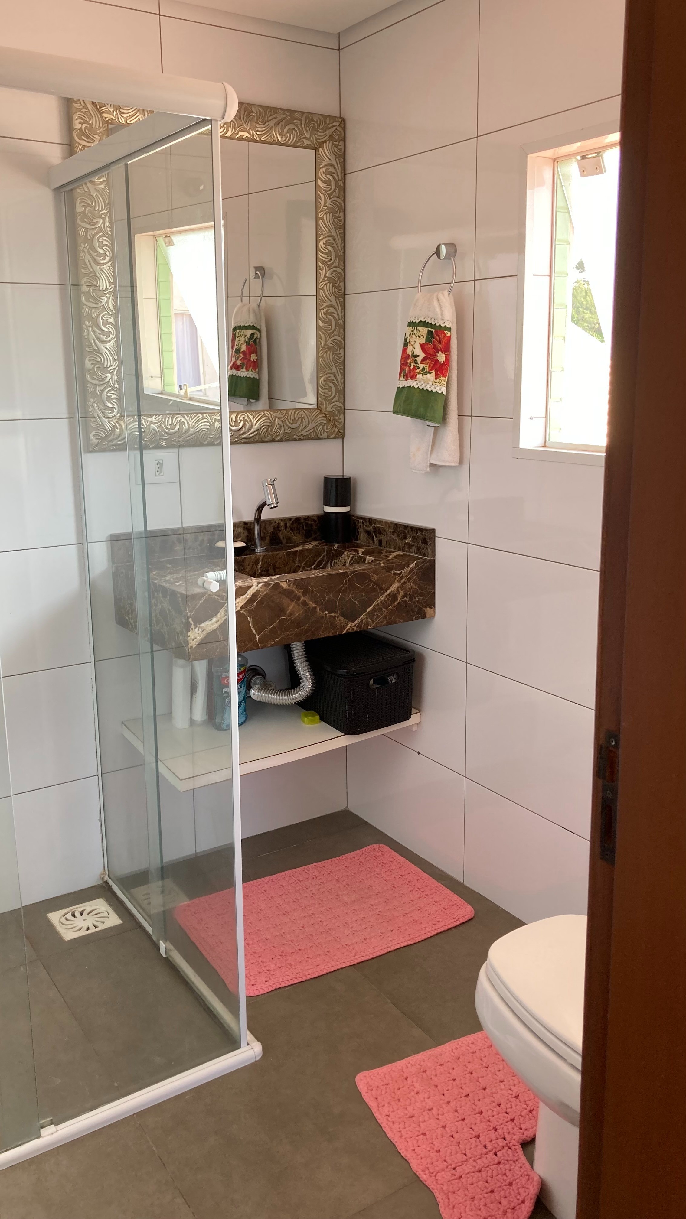 NOBILLE IMÓVEIS vende - Excelente casa a 700 metros da praia dos Ingleses