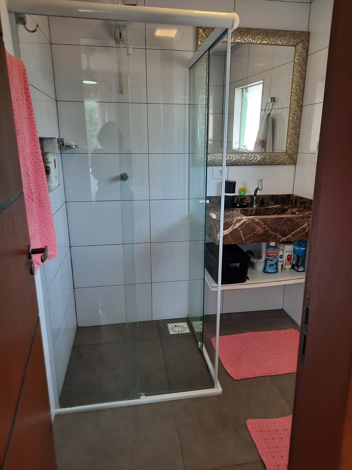 NOBILLE IMÓVEIS vende - Excelente casa a 700 metros da praia dos Ingleses