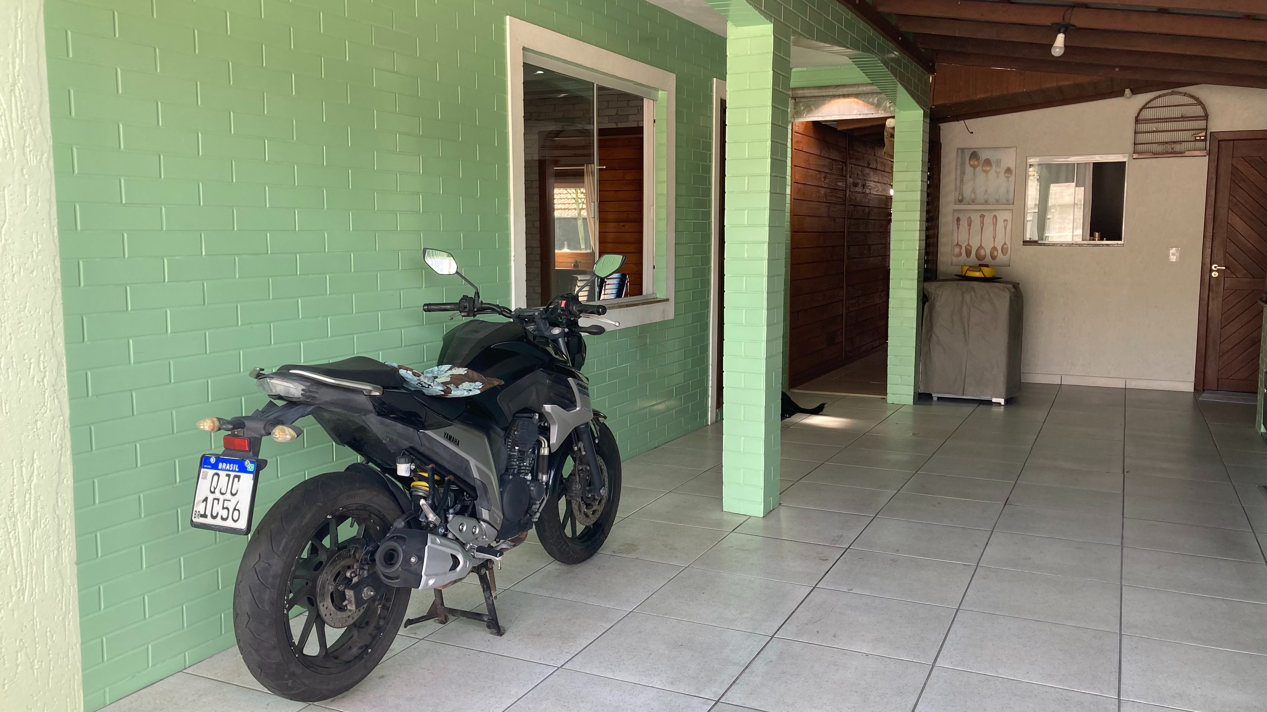 NOBILLE IMÓVEIS vende - Excelente casa a 700 metros da praia dos Ingleses