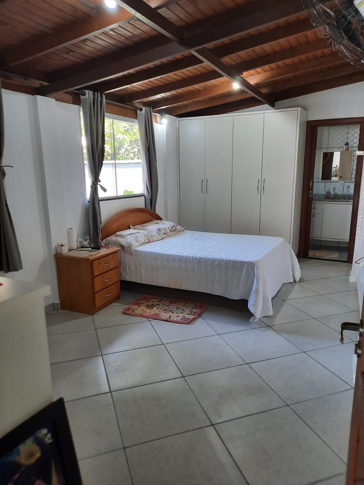 NOBILLE IMÓVEIS vende - Excelente casa a 700 metros da praia dos Ingleses