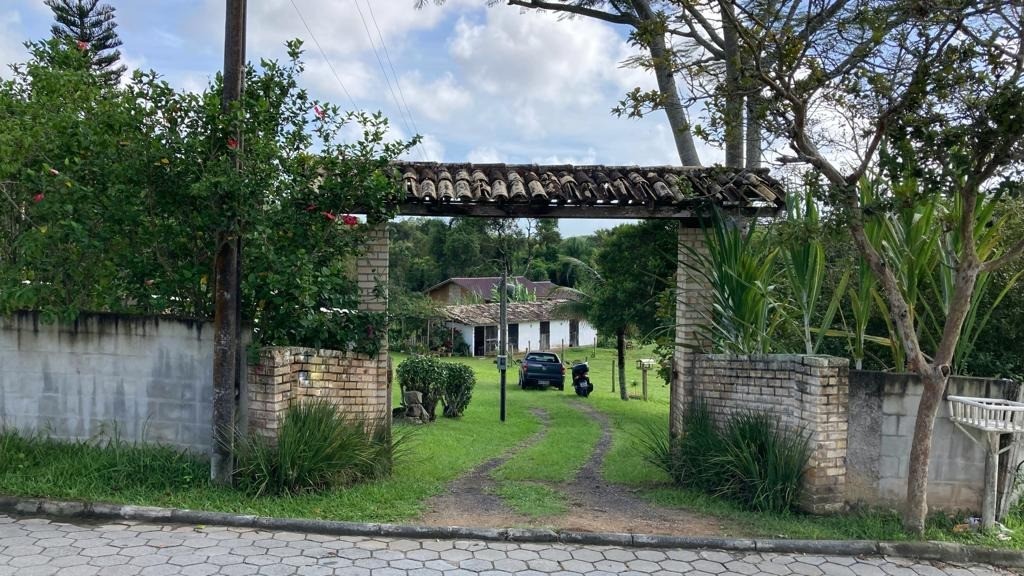 NOBILLE IMÓVEIS vende - Belo sítio na Vargem Grande, para quem busca sossego e tranquilidade, próximo do comércio e a poucos minutos da cidade