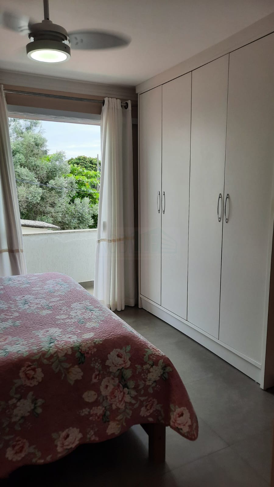 NOBILLE IMÓVEIS vende - Excelente casa a 700 metros da praia dos Ingleses