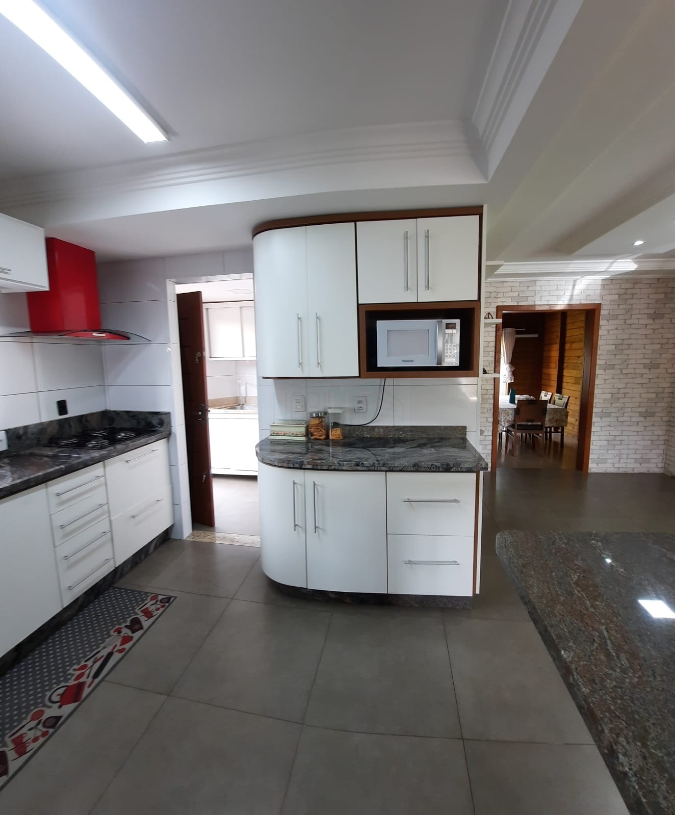 NOBILLE IMÓVEIS vende - Excelente casa a 700 metros da praia dos Ingleses