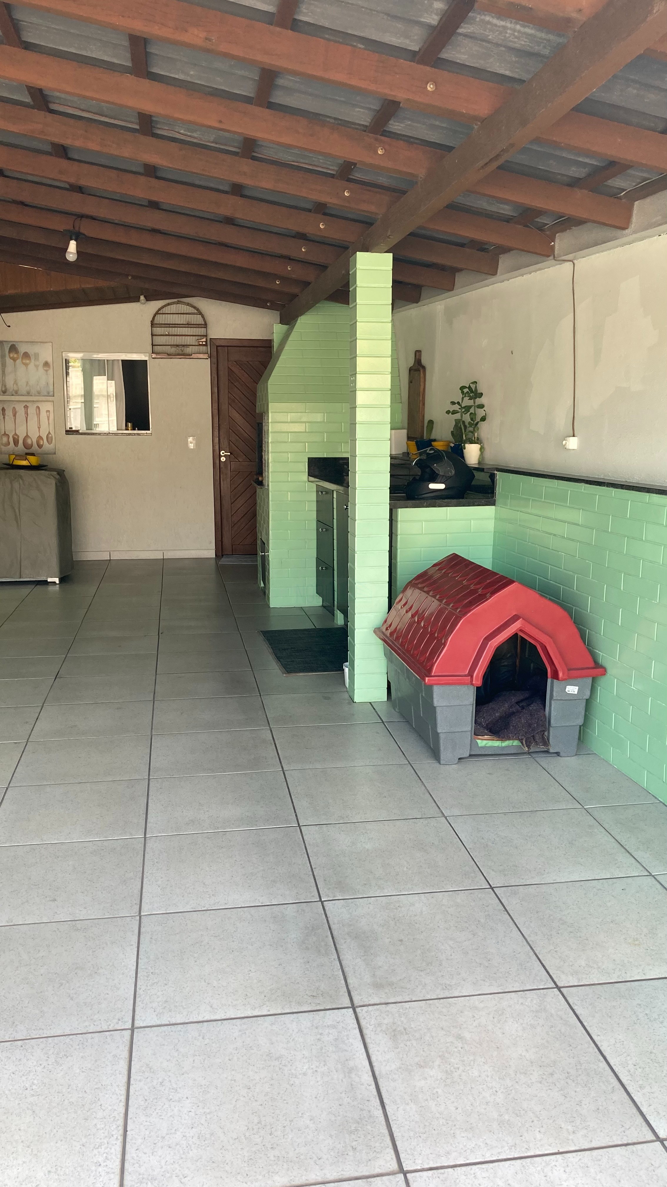 NOBILLE IMÓVEIS vende - Excelente casa a 700 metros da praia dos Ingleses