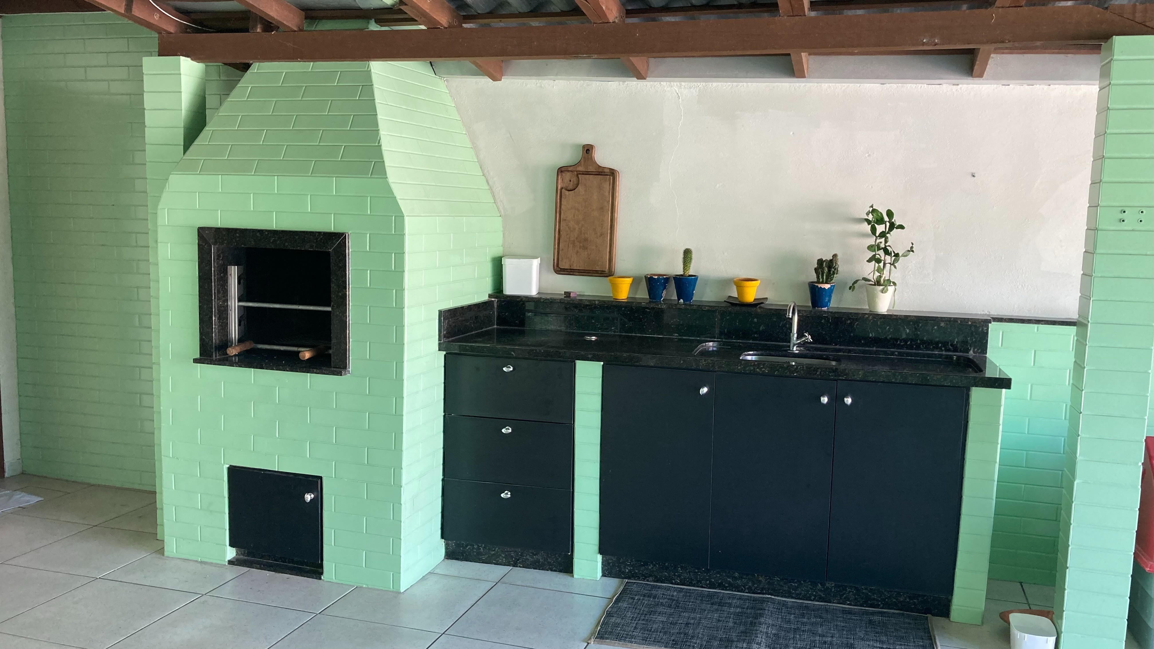 NOBILLE IMÓVEIS vende - Excelente casa a 700 metros da praia dos Ingleses