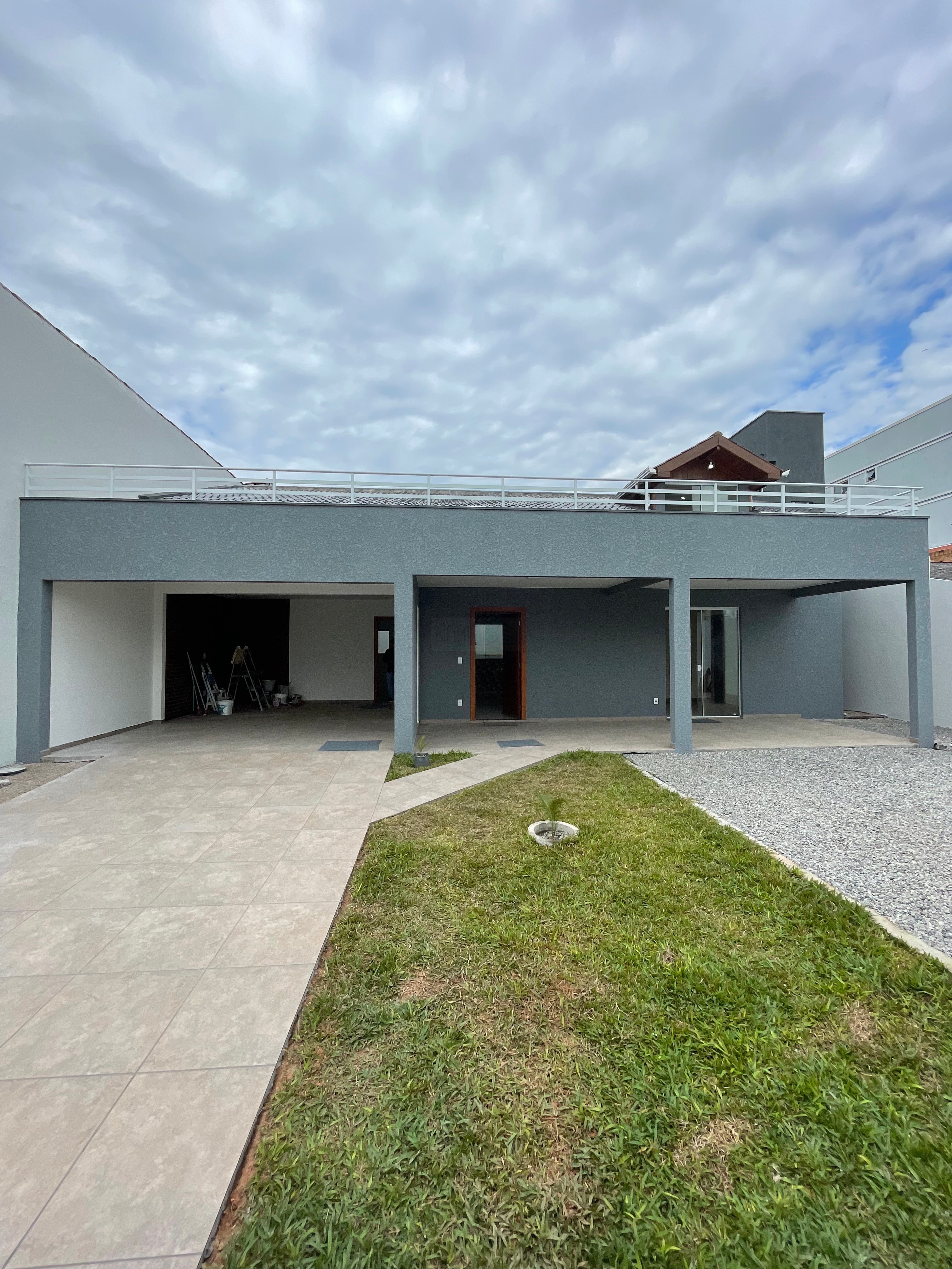 Ampla casa à venda no bairro Ingleses em Florianópolis/SC.