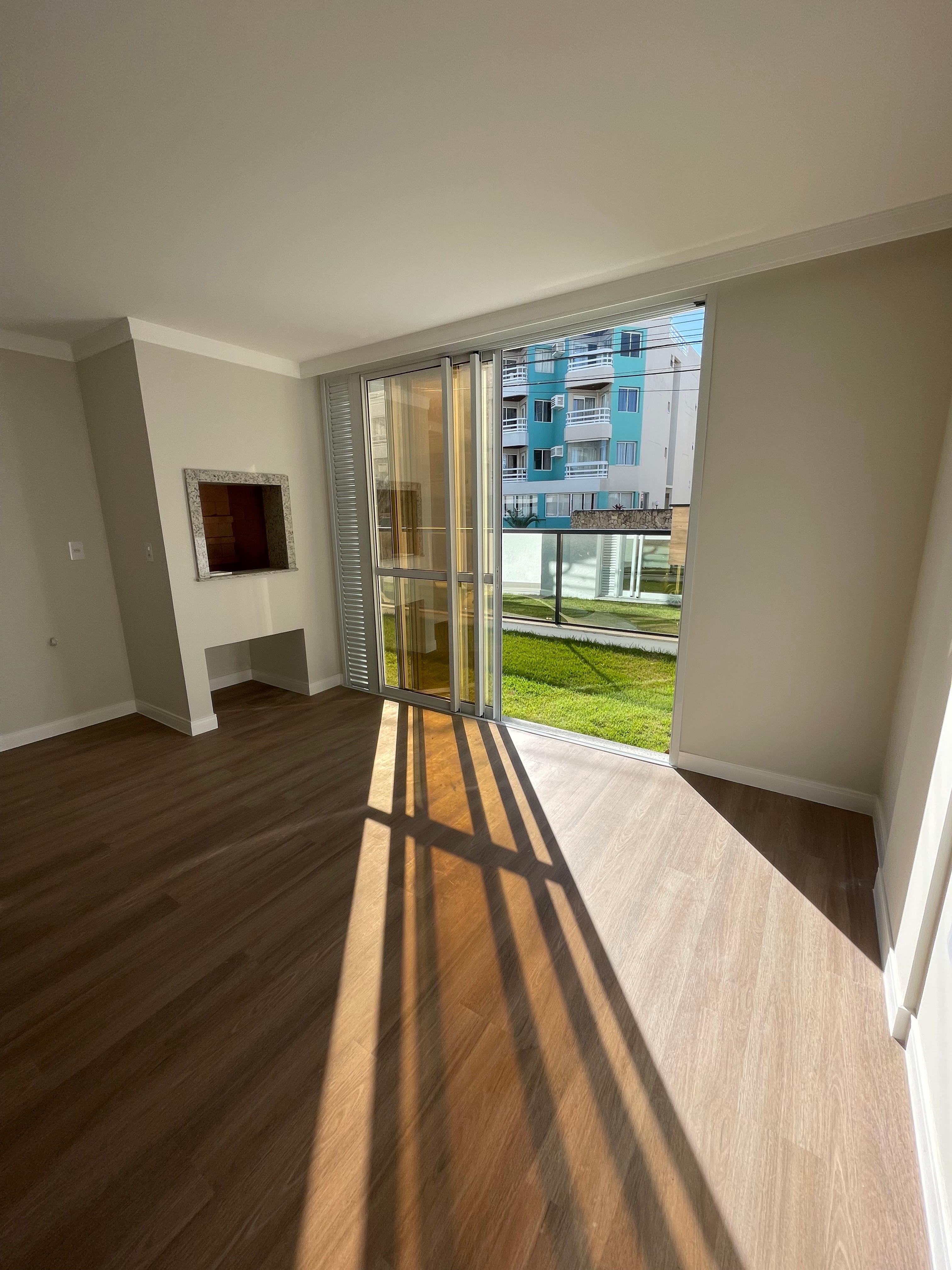 NOBILLE IMÓVEIS VENDE - Apartamento garden, frente rua a 120m do mar na área nobre da Praia dos Ingleses - Florianópolis/SC.
