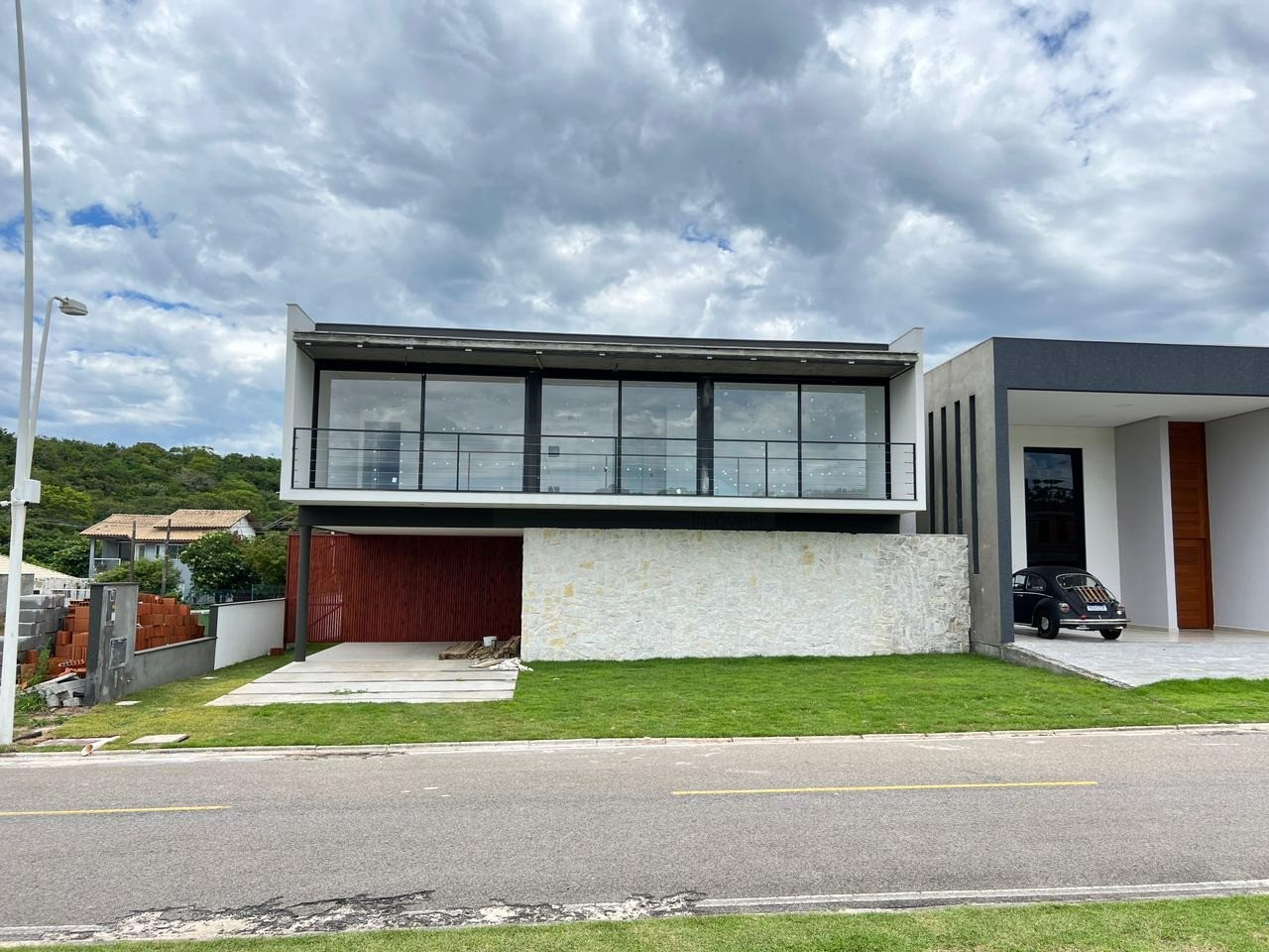 Casa Nova em Condomínio à venda no Rio Vermelho - Florianópolis/SC.