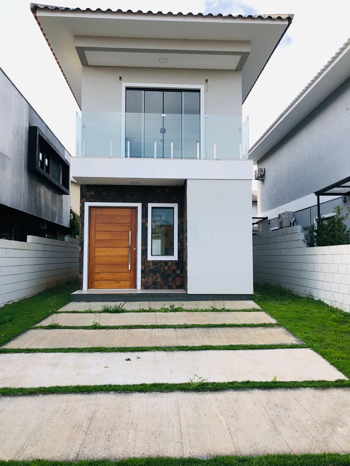 SOBRADO NOVO À VENDA NO RIO VERMEHO EM FLORIANÓPOLIS/SC