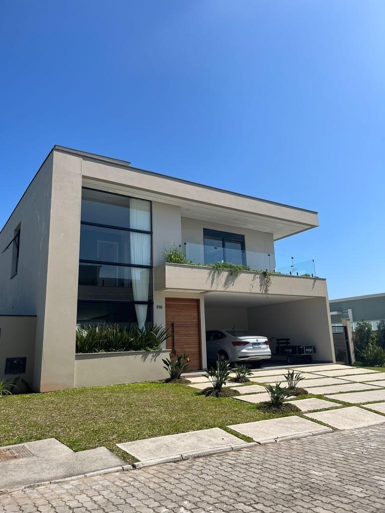 NOBILLE IMÓVEIS VENDE CASA ALTO PADRÃO NOS INGLESES