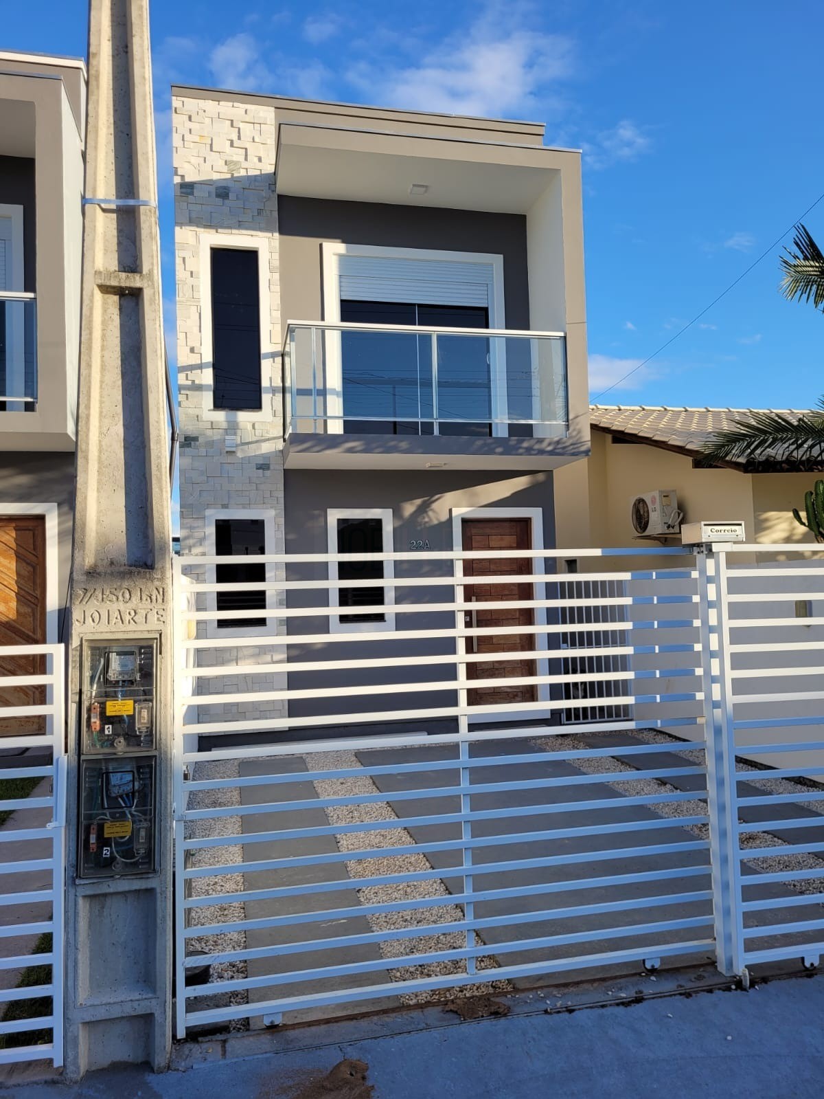 NOBILLE IMOVEIS Vende - Casa tipo duplex com 2 dormitórios no bairro Rio Vermelho - Florianópolis/SC.