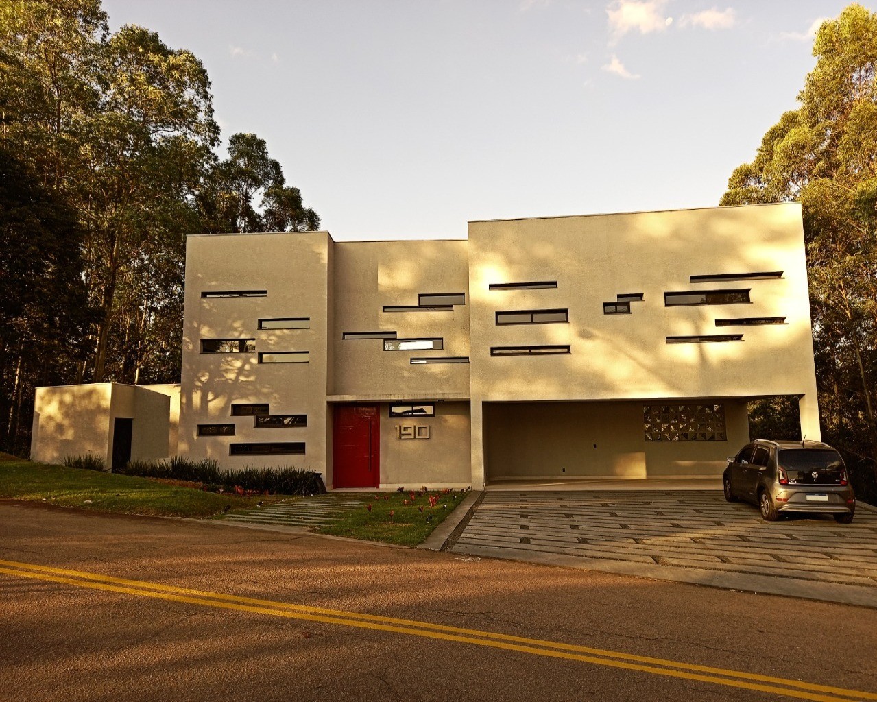 Casa de luxo em condomínio na Serra dos Lagos, Cajamar-SP: 4 quartos, 3 suítes, 3 salas, 6 banheiros, 6 vagas - 328m².