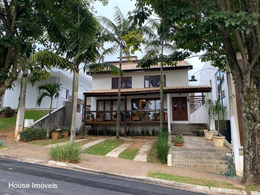 Impecável casa em condomínio à venda em Louveira-SP, Res. Aziz, com 3 quartos, 3 suítes, 5 salas, 5 banheiros e 268m².