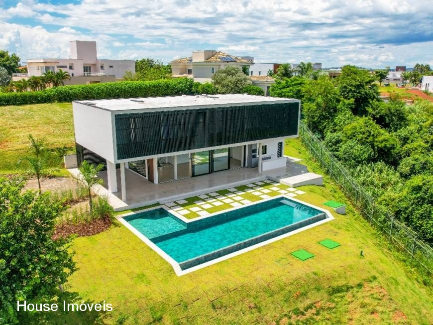 Imponente residência de luxo em condomínio fechado na Fazenda Serra Azul, Jundiaí-SP: 5 quartos, 5 suítes, 4 salas, 6 banheiros, 4 vagas de garagem, 505m².