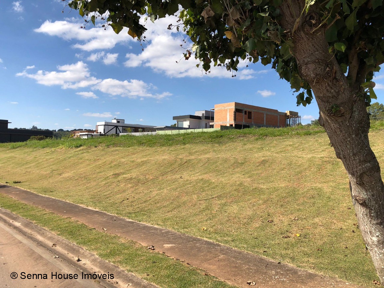 Terreno de 800m² em condomínio de alto padrão em Itupeva-SP, no bairro Santa Eliza: sua oportunidade de investimento!