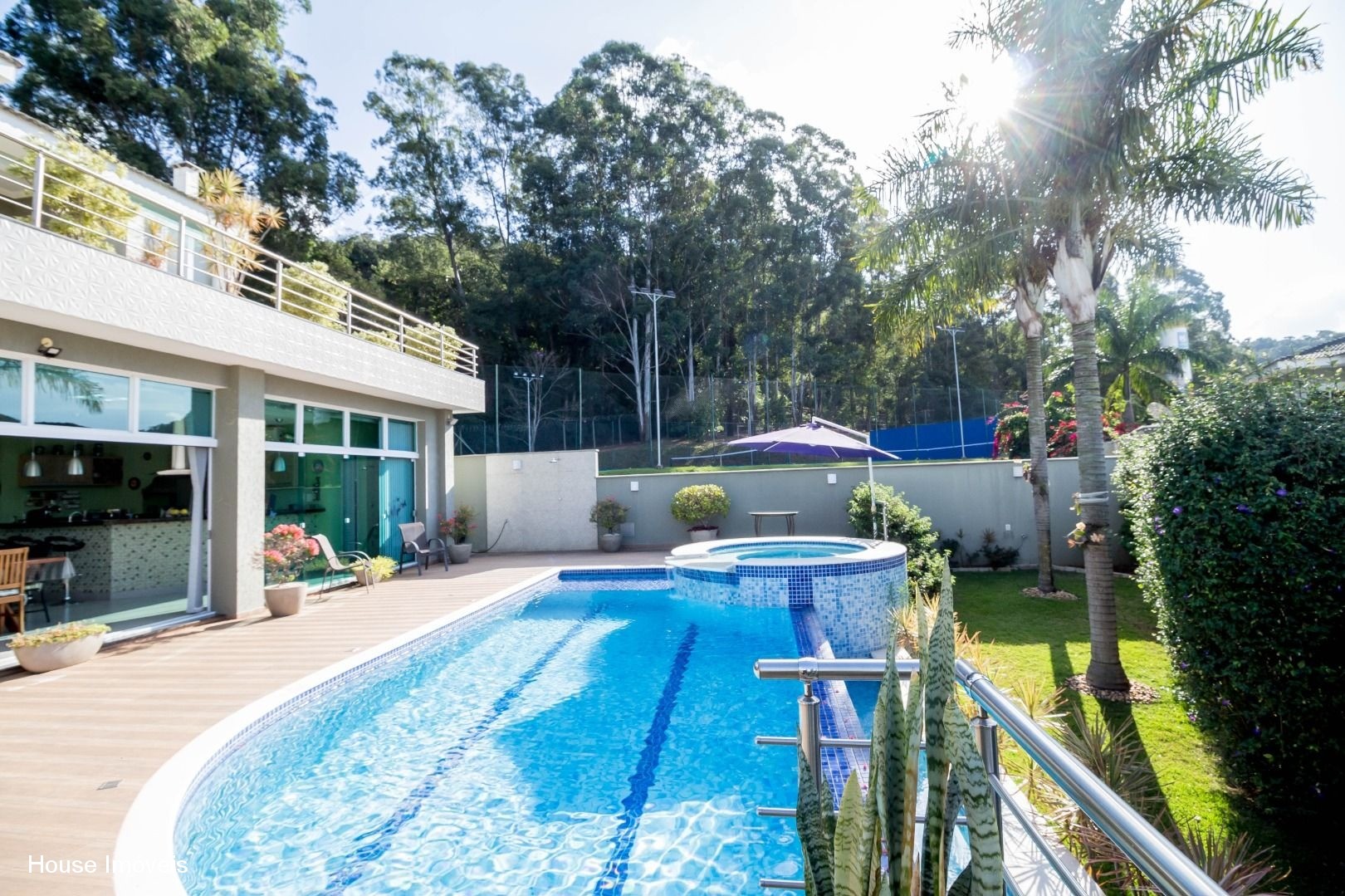 Luxuosa casa em condomínio à venda em Itupeva-SP, bairro Ibi Aram: 5 quartos, 3 suítes, 6 salas, 6 banheiros, 7 vagas de garagem, 390m².