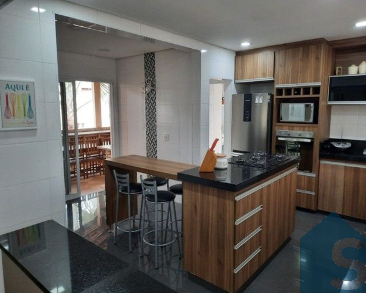 Casa de alto padrão em condomínio com 5 quartos e 304m² em Itupeva-SP, no bairro Resedas. Imperdível!