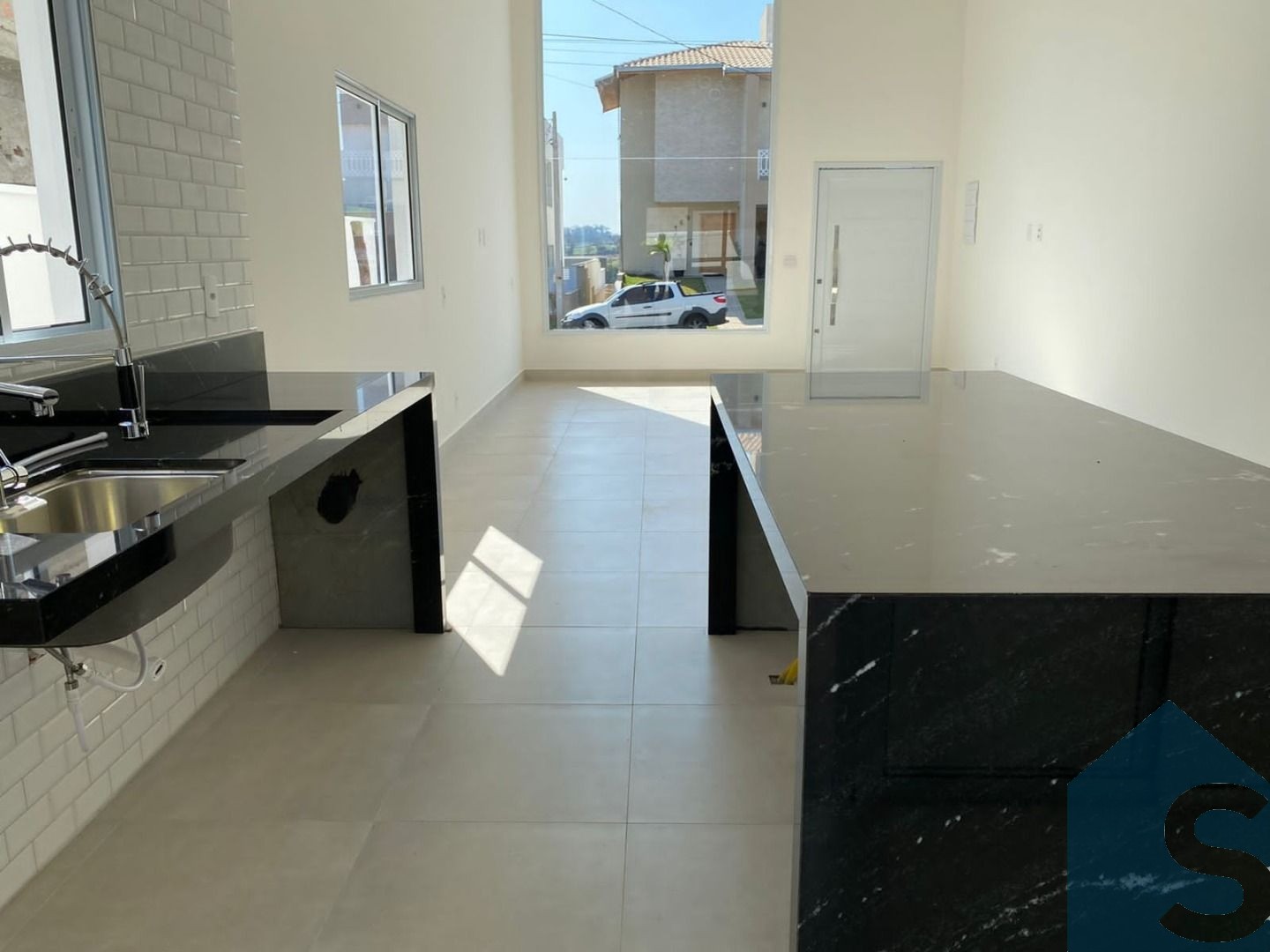 Casa em Condomínio de Luxo em Itupeva-SP, 3 quartos, 1 suíte, 3 salas, 3 banheiros, 4 vagas, 150m² - Bairro Gran Ville São Venâncio!