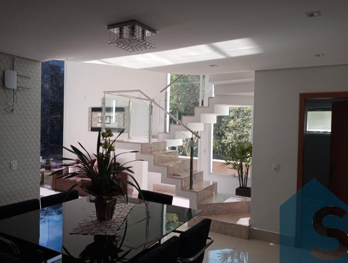 Casa em Condomínio de Luxo em Ibi Aram, Itupeva-SP: 3 quartos, 3 suítes, 3 salas, 4 banheiros, 5 vagas, 252m².