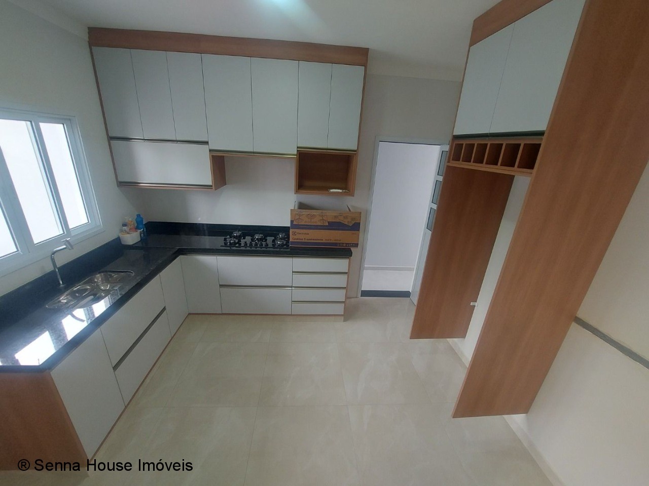 Casa à venda em Jundiaí-SP, bairro Residencial Santa Giovana: 3 quartos, 1 suíte, 3 salas, 2 banheiros, 3 vagas e 100m²!