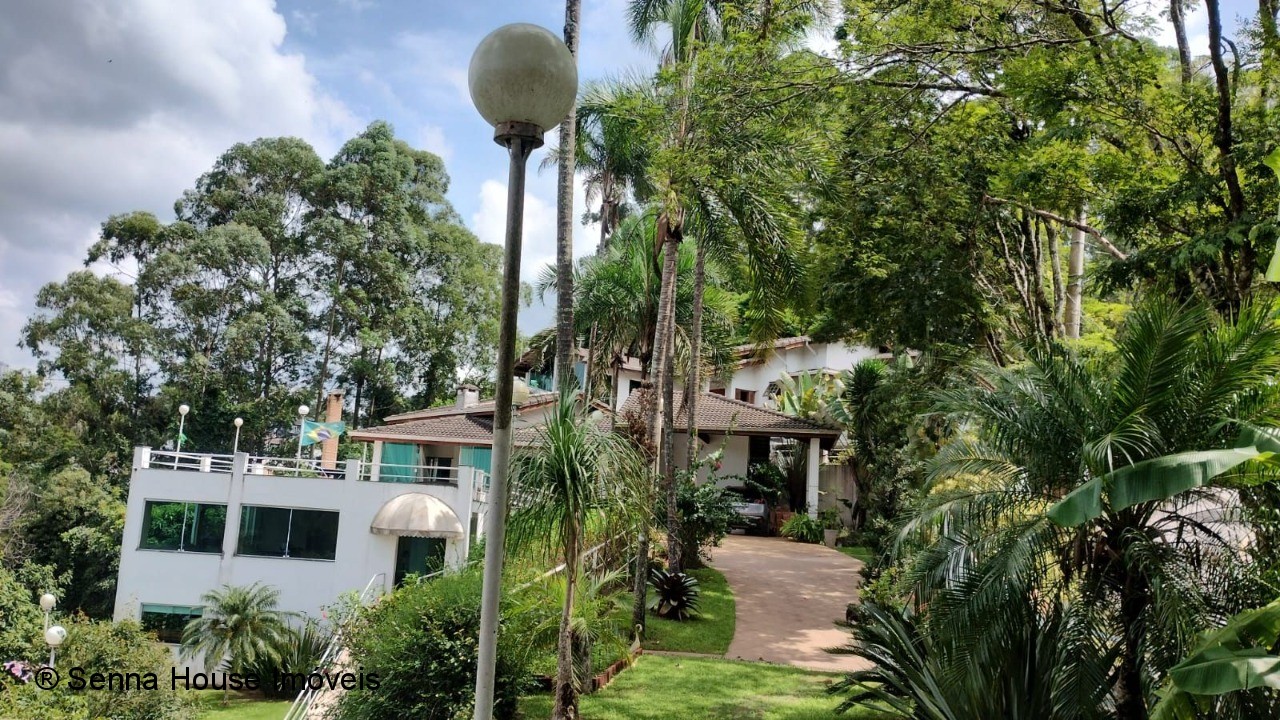 Imóvel de luxo em condomínio exclusivo: casa com 4 suítes e 8 vagas na Capital Ville, Jundiaí-SP. Confira!