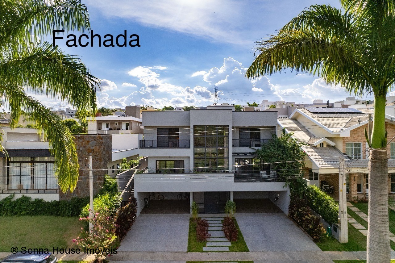 Residência de luxo com vista para o lago, piscina aquecida, suítes amplas e acabamentos premium. Condomínio com ampla infraestrutura de lazer.