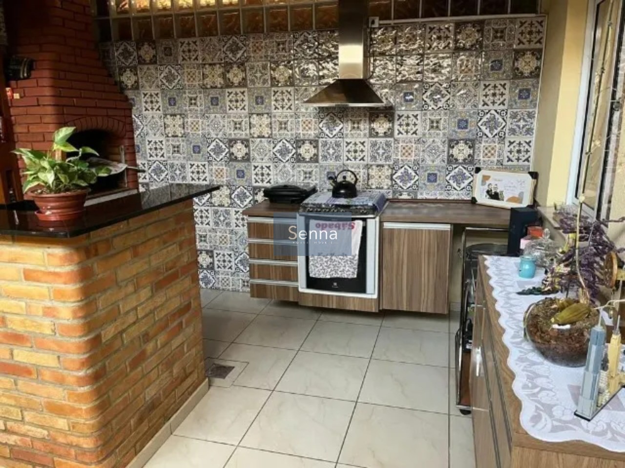 Casa em Condomínio de Luxo em Jardim Shangai, Jundiaí-SP: 2 quartos, 1 suite, 3 salas, 3 banheiros, 2 vagas, 110m². Venda/Aluguel.