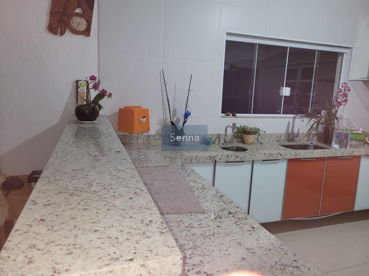 Estuda Permuta até R$ 400.000,00 Casa em condomínio em Mairiporã-SP, bairro São Vicente, 2 quartos, 2 suítes, 3 banheiros, 7 vagas, 218m²!