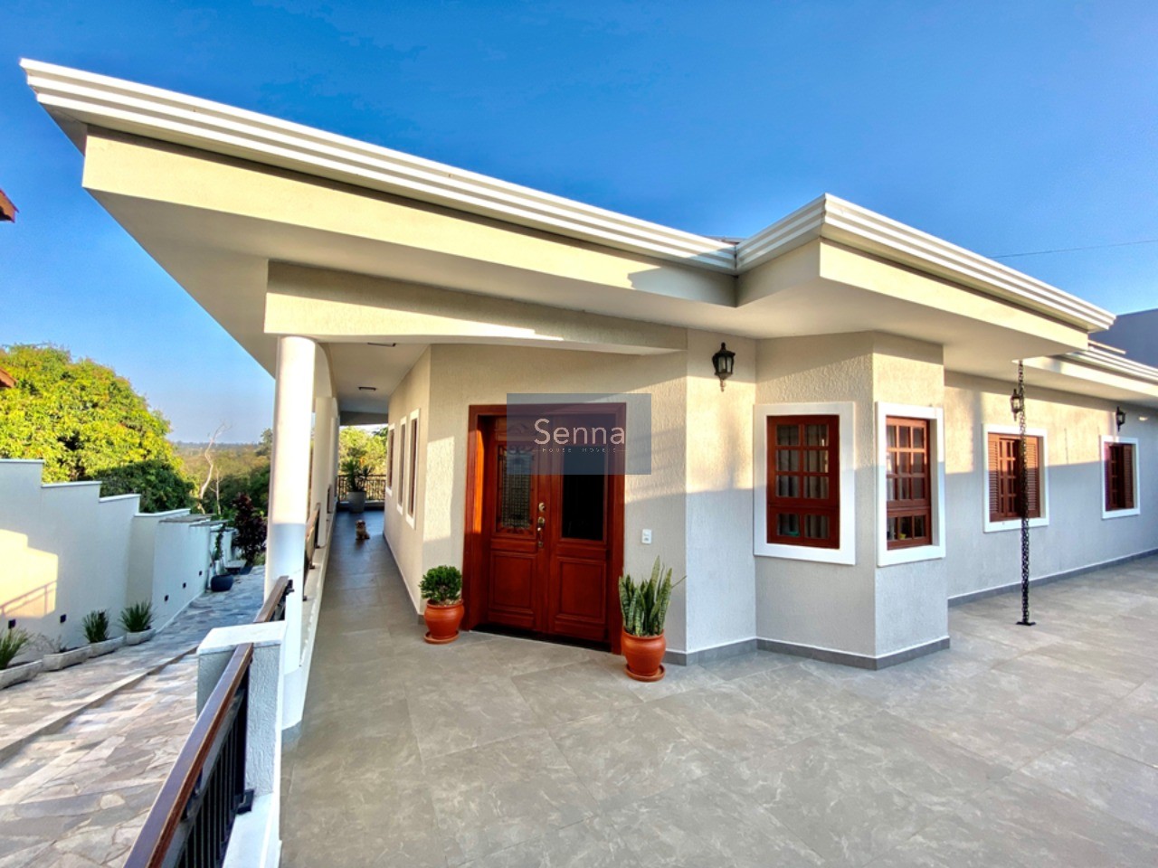 Espetacular Casa à Venda em Jundiaí-SP, Bairro Loteamento Vale Azul I: 4 quartos, 3 suítes, 3 salas, 6 banheiros, 4 vagas, 450 m²!