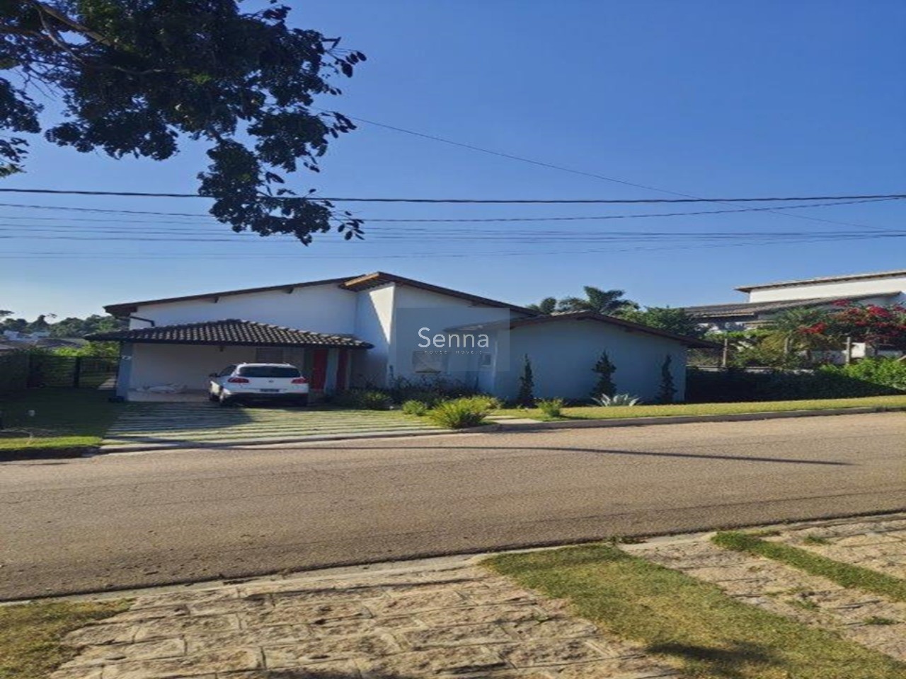 Luxuosa casa em condomínio à venda em Itupeva-SP, bairro Colinas de Inhandjara, 4 quartos, 2 suítes, 2 salas, 6 vagas, 282m².