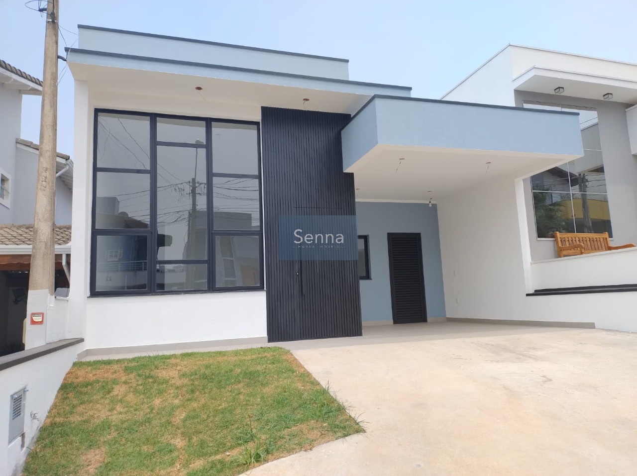 Casa em Condomínio à Venda em Jundiaí-SP, 3 quartos, 1 suíte, 3 salas, 2 banheiros, 2 vagas de garagem, 106m². R$ 860.000,00 Venha Conferir!