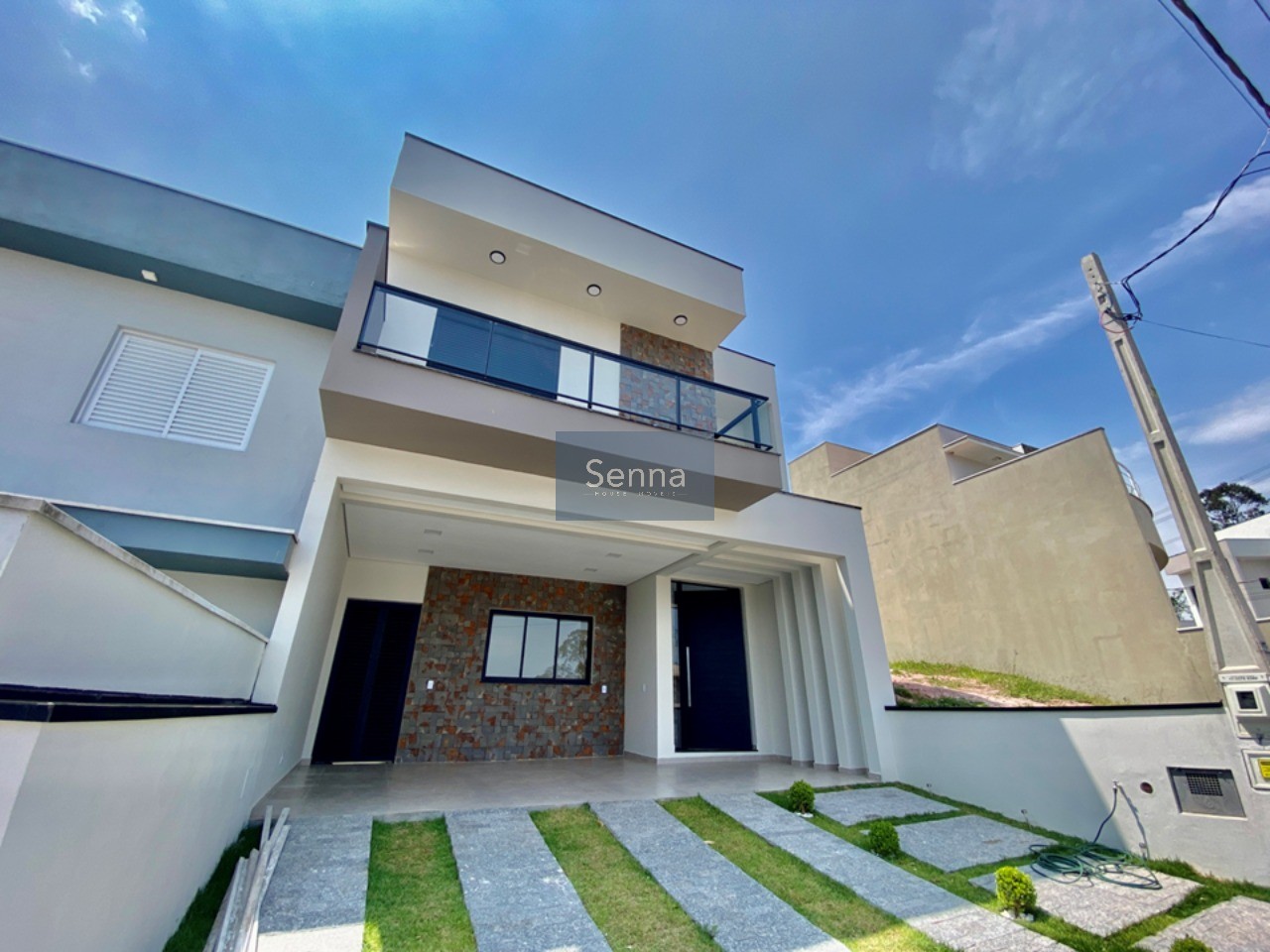 Casa à venda em Jundiaí-SP, Jardim Celeste: 3 quartos, 1 suíte, 2 salas, 3 banheiros, 4 vagas de garagem, 152m² de área.