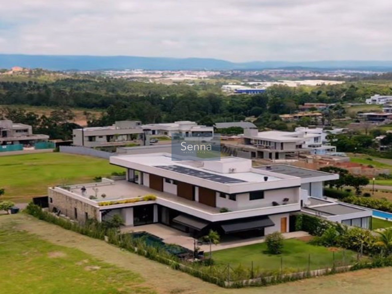Imperdível oportunidade: casa à venda em Jundiaí-SP, Chácara Malota, 4 quartos, 4 suítes, 2 salas, 7 banheiros, 3 vagas, 700m²!