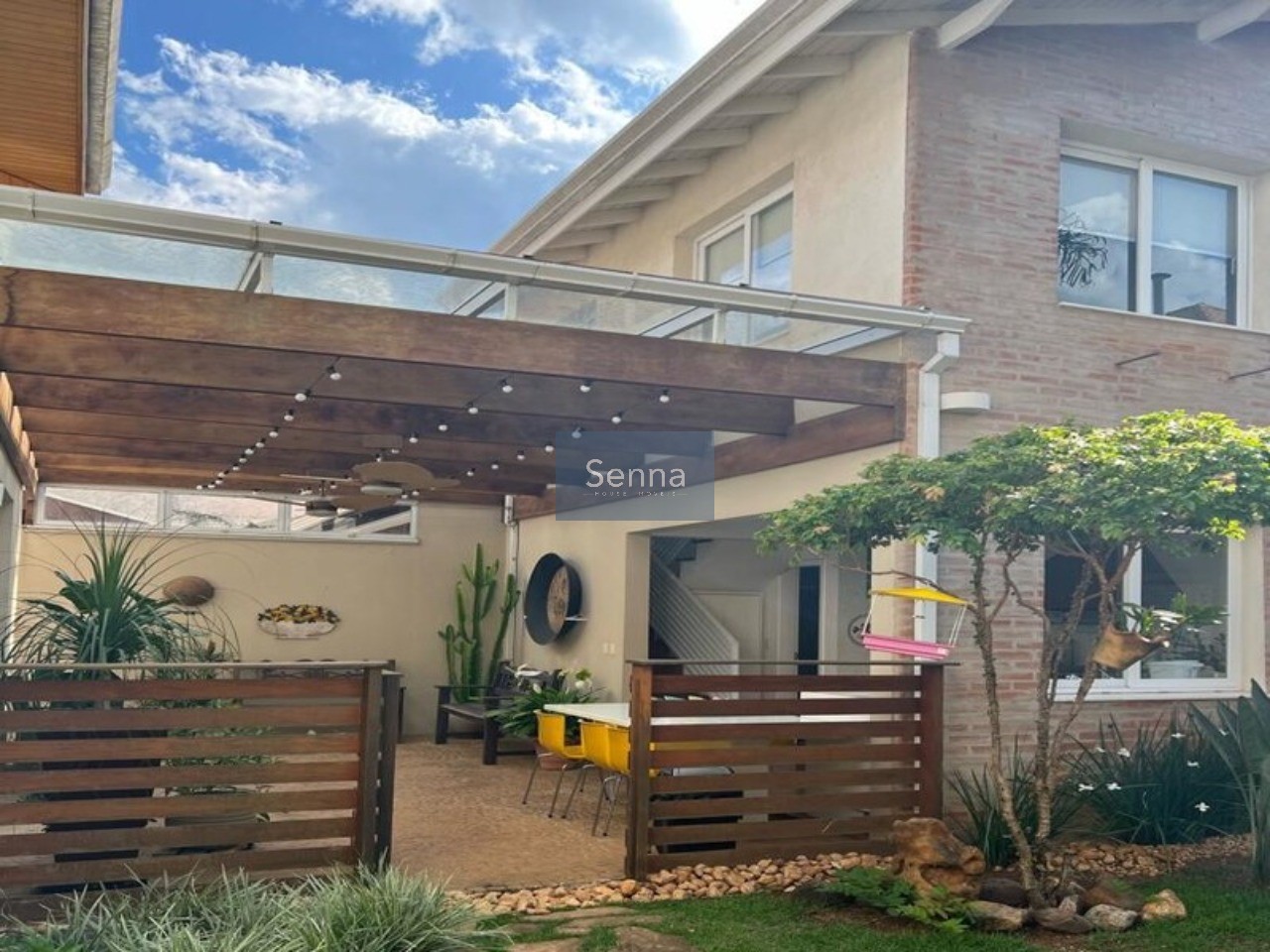 Imperdível oportunidade de adquirir casa de luxo em Jundiaí-SP, Vila Viotto, com 4 quartos, 3 suítes e 304m² de área.