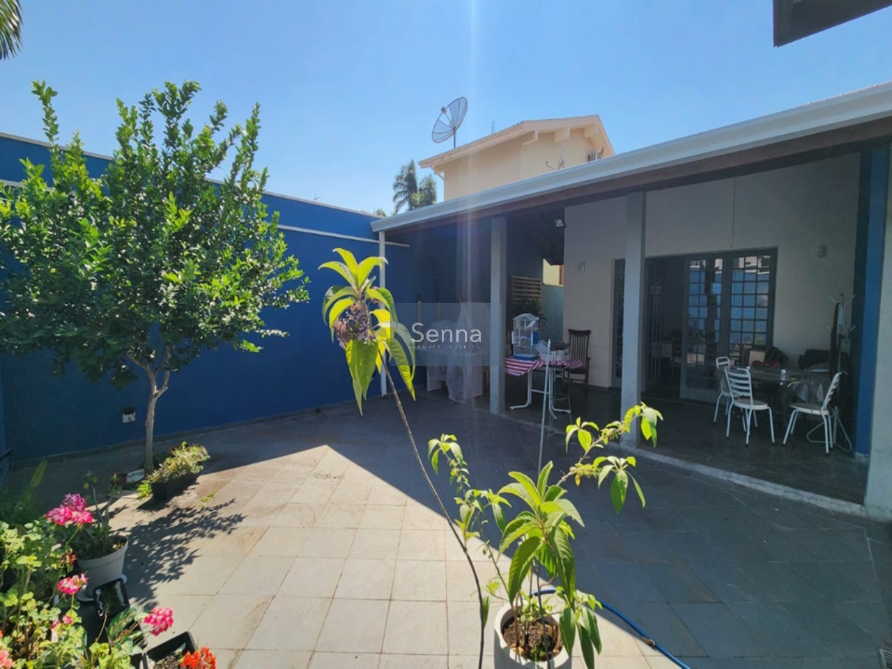 Condomínio de Luxo: Casa à Venda em Jundiaí-SP, 3 Quartos, 1 Suíte, 2 Salas, 3 Banheiros, 4 Vagas - 229m²