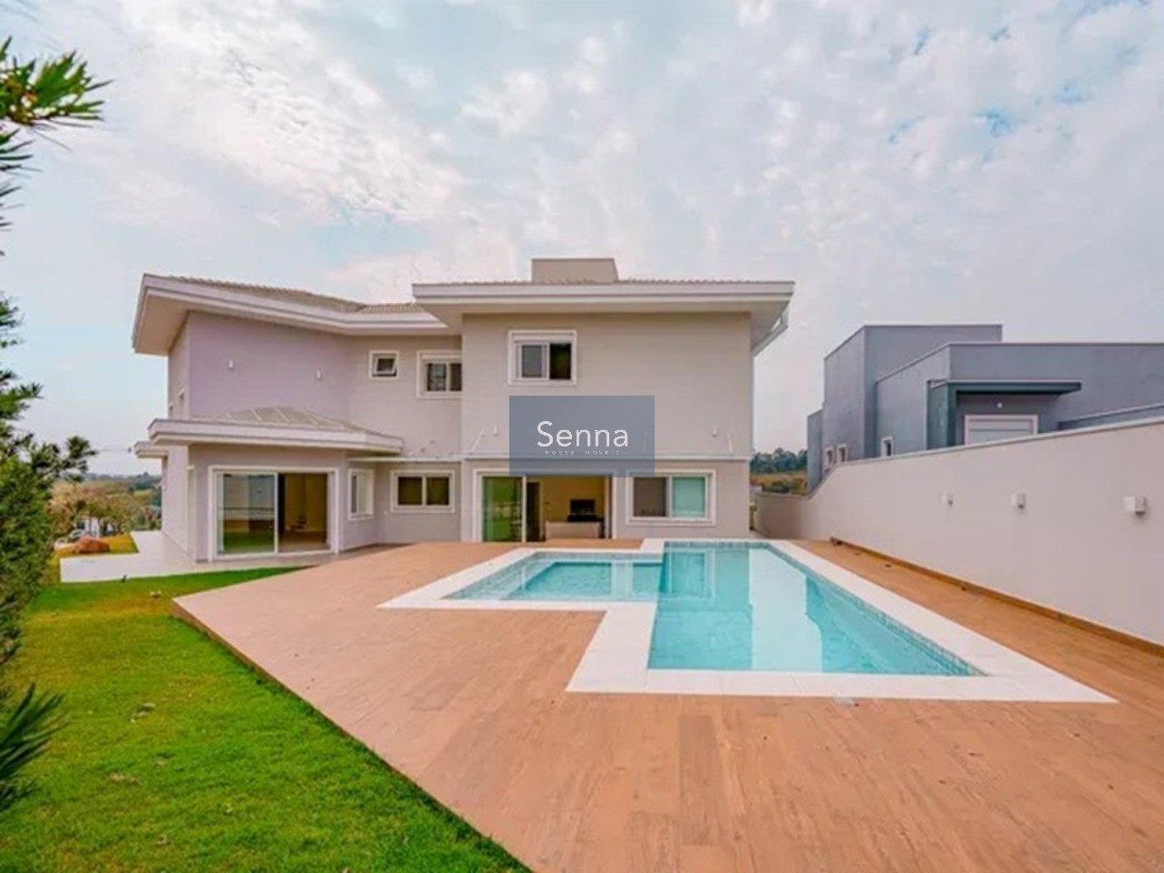 Casa de 4 suítes no Condomínio Medeiros em Jundiaí-SP: 533m², 2 salas, 6 banheiros, 6 vagas - Oportunidade única!